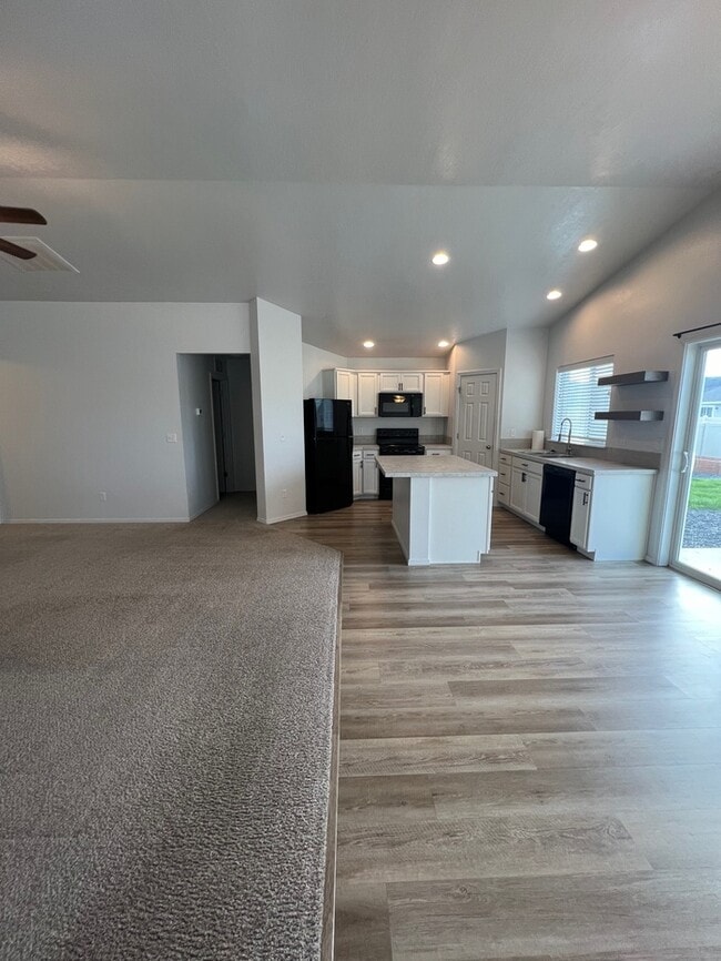 Building Photo - 3 Bed 2 Bath Nampa!