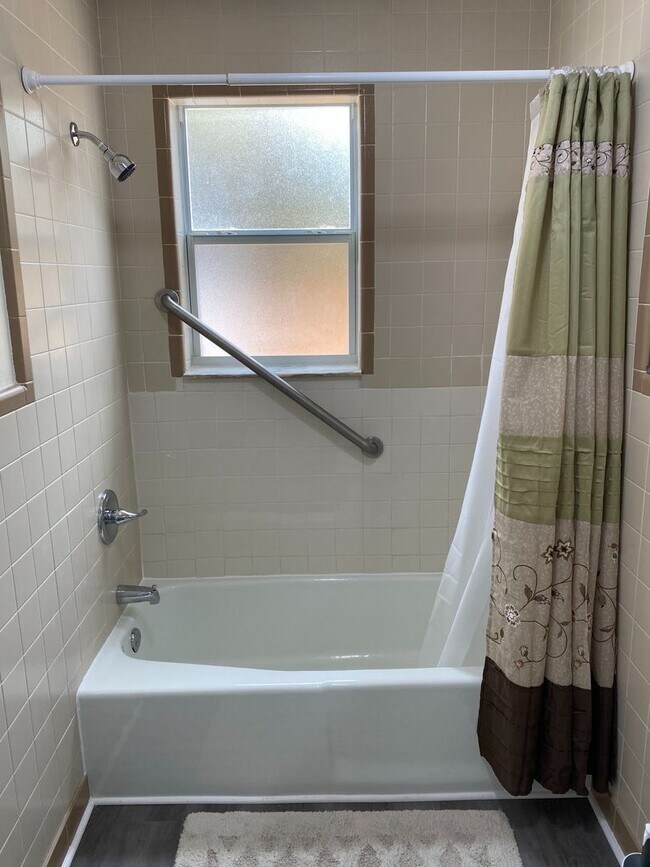 Building Photo - Nokomis Beachy Bungalow (Off Season)