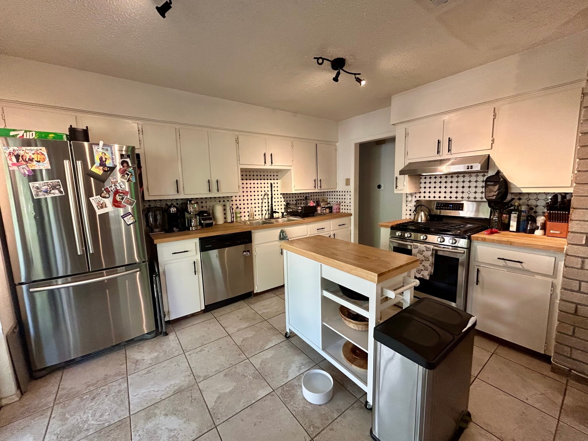 Building Photo - 6201 Hillston Dr