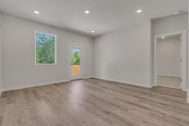 Building Photo - 212 Bendecido Loop