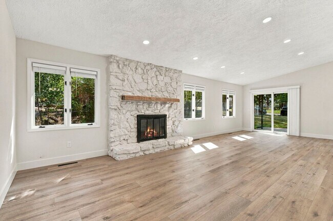 Building Photo - 117 Ridgeview Dr