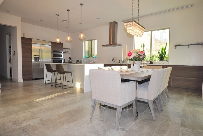 Building Photo - Stunning 5bed/3bath 2771 sq/ft Gilbert Home!
