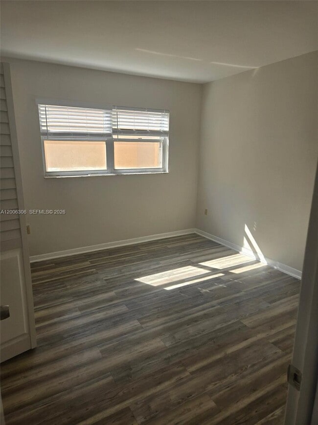 Building Photo - 9011 NE 4th Avenue Rd