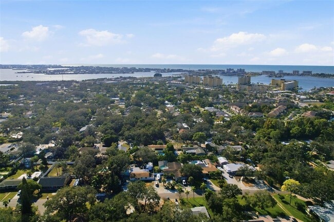 Building Photo - 5080 Oaklawn Ln