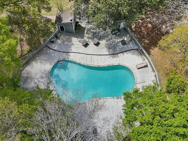 Building Photo - 64 Hideaway Dr