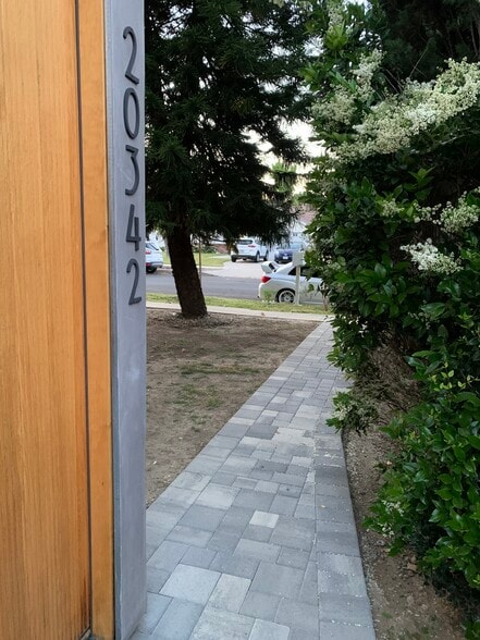 Street parking a few steps to unit - 20344 Lorne St