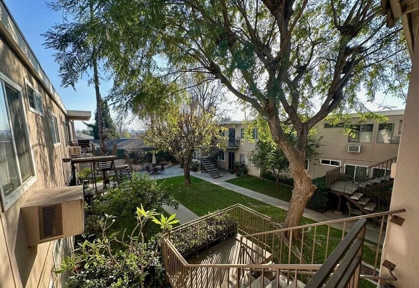 Building Photo - 7131 Coldwater Canyon Ave