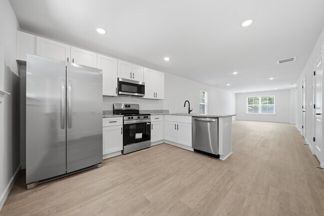 Building Photo - Hickory Duplex 131
