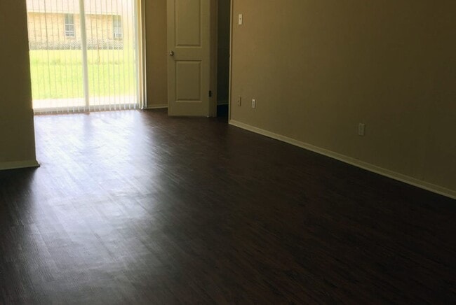 Building Photo - 3028 Montclair Pl