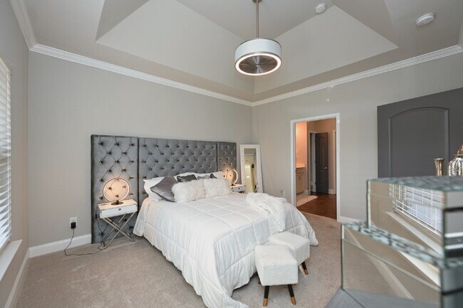 Building Photo - Resort Living at its finest in Foxland Harbor, Gallatin's premier golf and lake community!