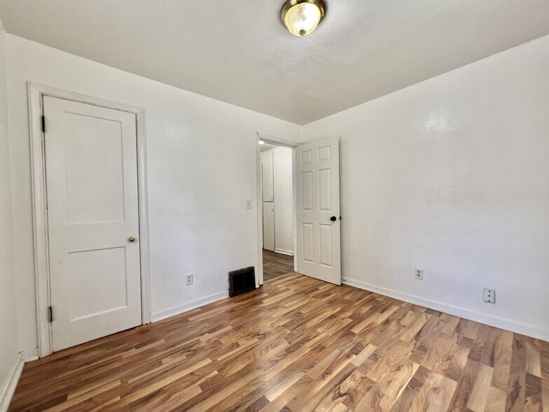 Building Photo - 924 Copeland Ave