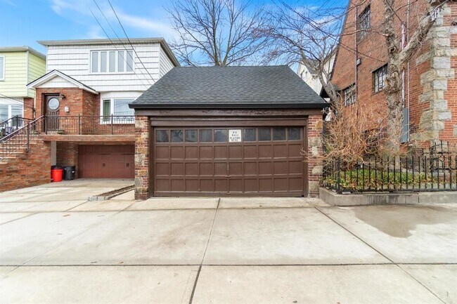 Building Photo - 2314 Palisade Ave