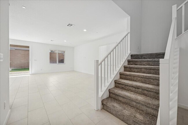 Building Photo - Beautiful New Home in Black Mountain Planned Community
