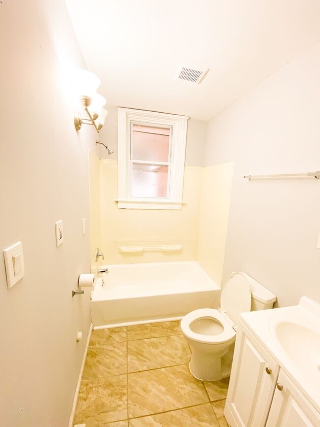 Building Photo - Spacious 3 Bed 2 Bath Home!!