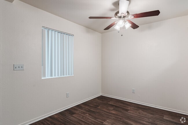 2BR, 1BA - 950SF - Dining Room - Cedar Oaks