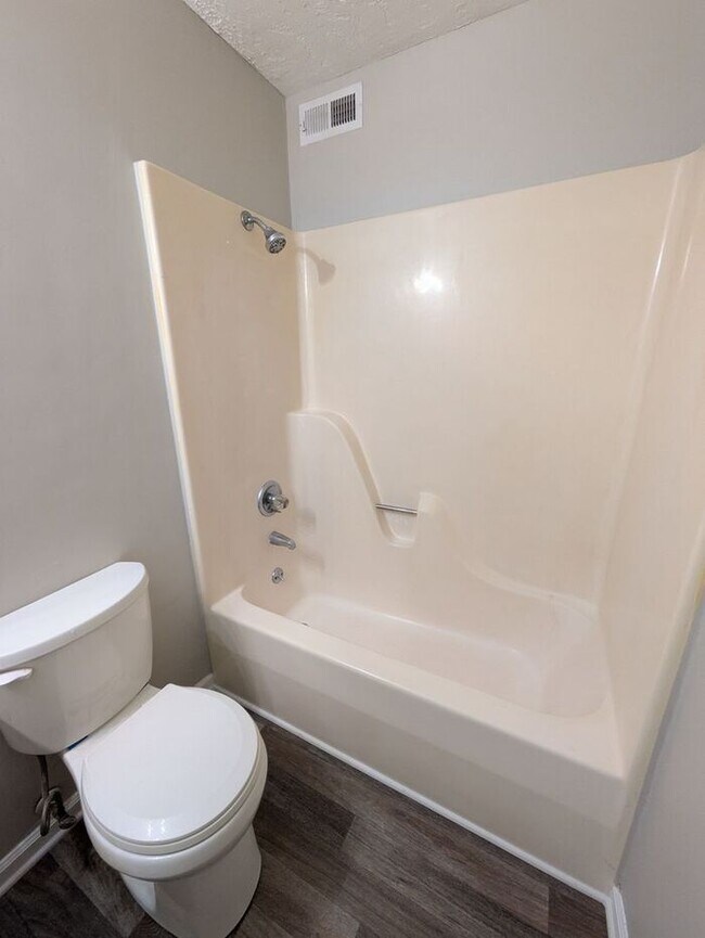 Building Photo - 1BD/1BA First Floor Unit at Westmont Apartments in Hickory, NC!