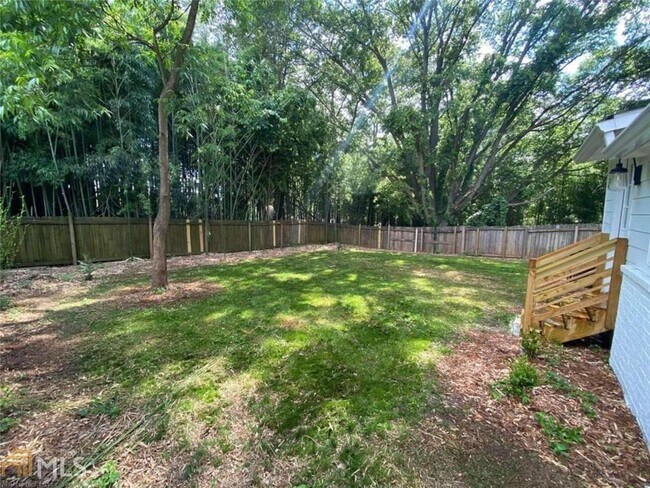 Building Photo - 1127 Dobbs Dr SE