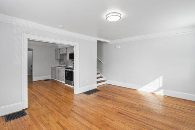 Building Photo - 2842 Bon Air Ave