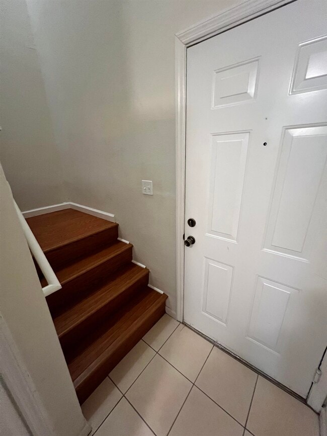 Building Photo - 2801 Chancellorsville Dr