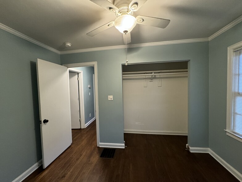 Building Photo - 3494 Maryvale Dr