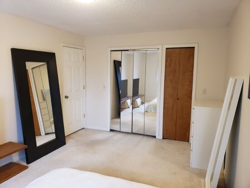 Building Photo - 302 Pinewood Cir