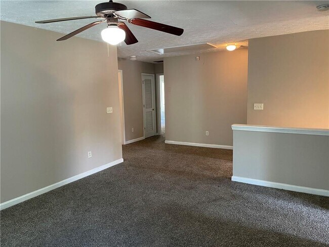 Building Photo - 8801 Lakecrest Way