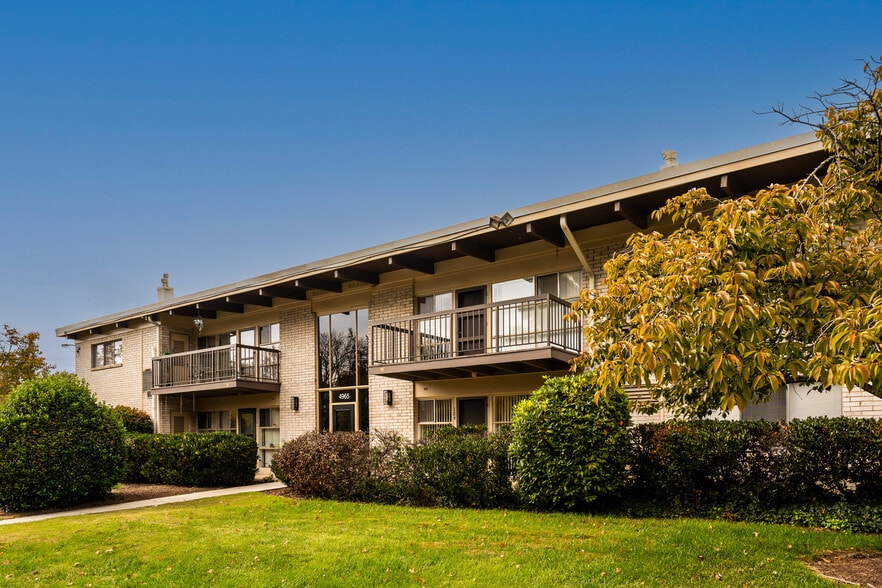 Building Photo - 4965 Americana Dr