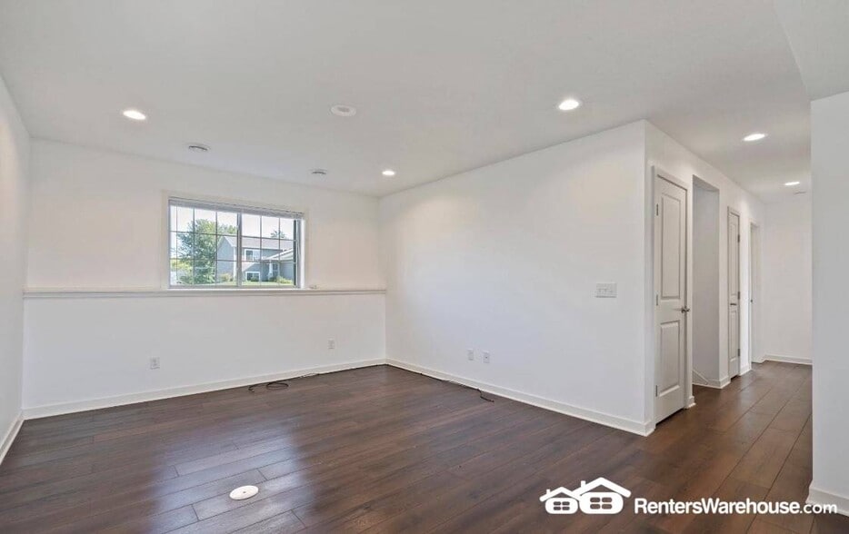 Building Photo - 3832 McIntosh Dr NW