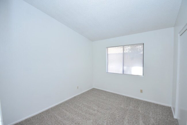 Building Photo - 6550 N 47th Ave