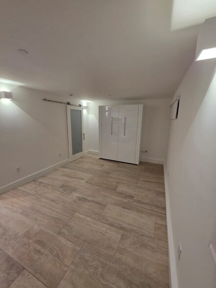 Building Photo - 5111 Ocean Front Walk