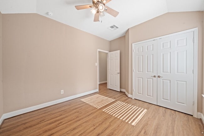 Building Photo - 16514 Sheffield Run Dr