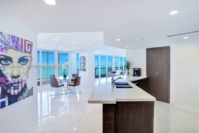 Building Photo - 1717 N Bayshore Dr