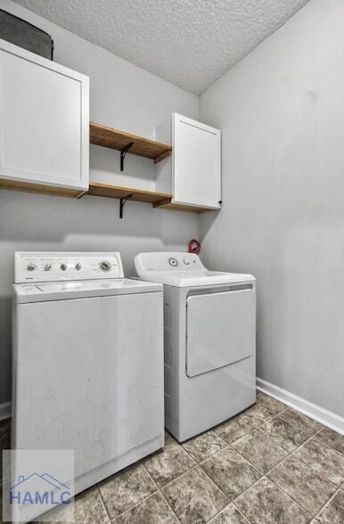 Building Photo - 56 Avondale Dr NE