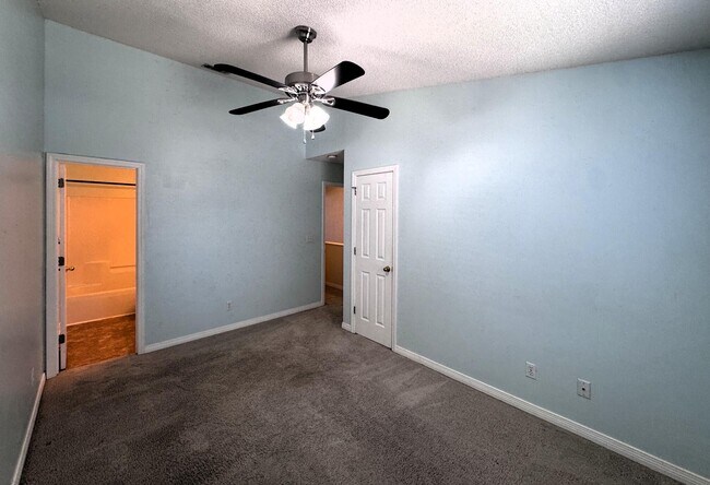 Building Photo - 852 Dunwoody Pl
