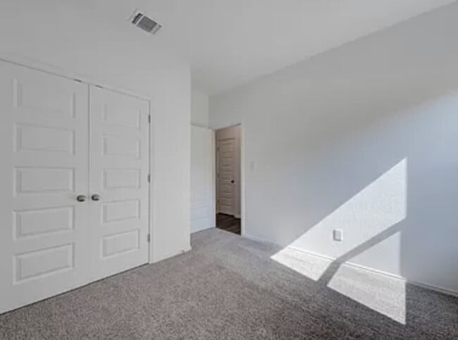 Building Photo - "Spacious 3-Bedroom Gem with 2 Full Baths on Chandler Road - Your San Antonio Sanctuary Awaits!"