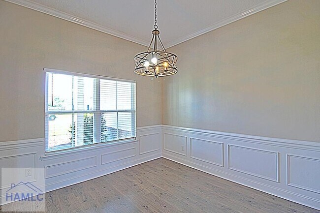 Building Photo - 582 Burke Dr