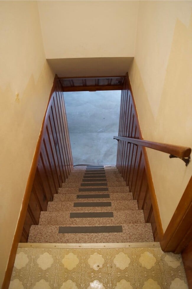 Building Photo - 3 Bedroom House Next To Columbia Regional ...