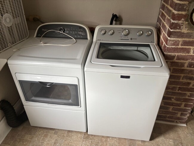 Building Photo - South Park Rental - $900/mo