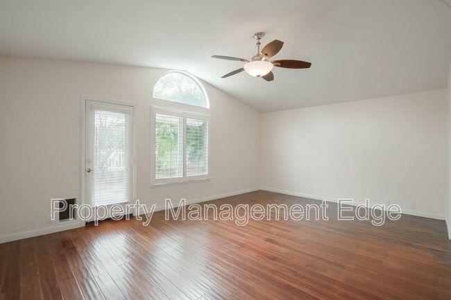 Building Photo - 30538 Colina Verde St