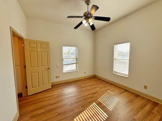 Building Photo - Historic Downtown | 4BR/4BA | Near Flagler College