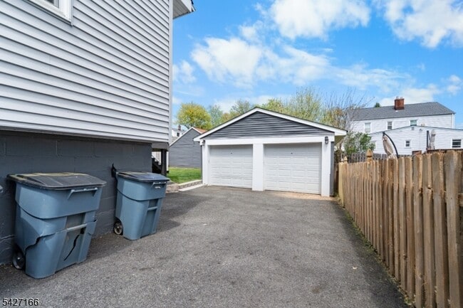 Building Photo - 12 Roosevelt Ave