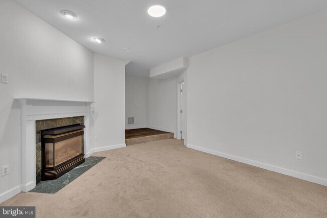 Building Photo - 1814 Fallbrook Ln