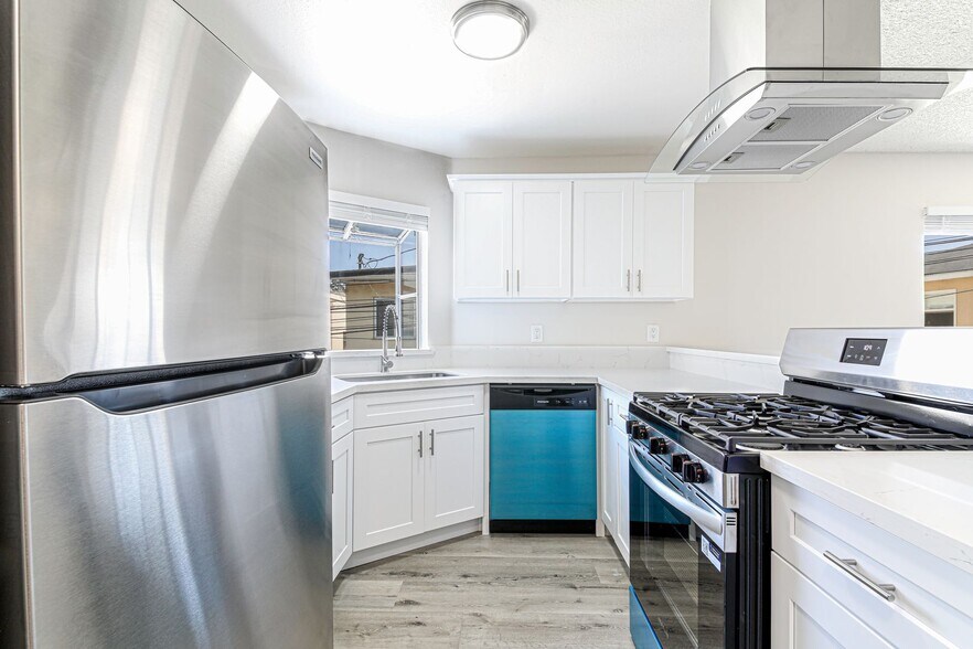 Building Photo - 1128 Stanley Ave