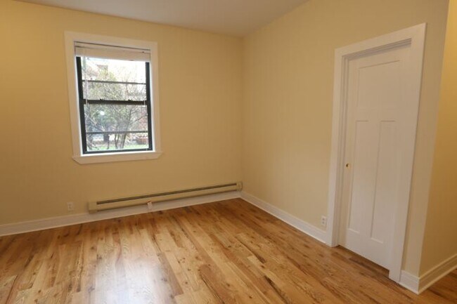 Building Photo - 4349 N Damen
