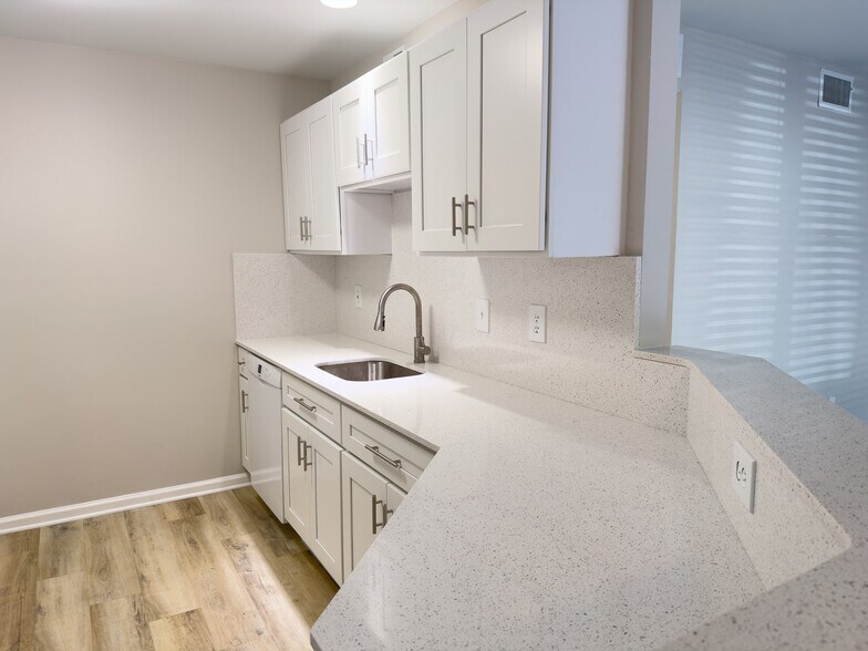 Building Photo - 185 Lindfield Cir