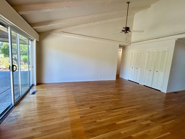 Building Photo - 266 Valley Oaks Dr