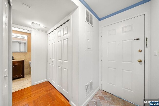 Building Photo - 303 Ellery Ct