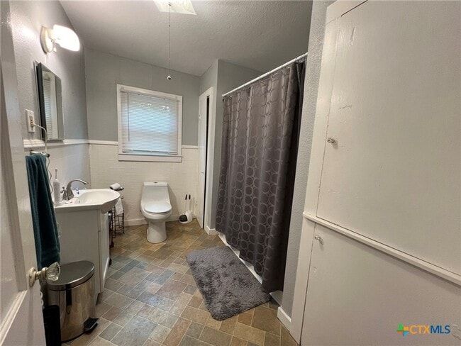 Building Photo - 859 Oasis St