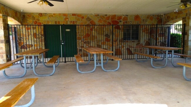 Building Photo - 7727 Barhill Post