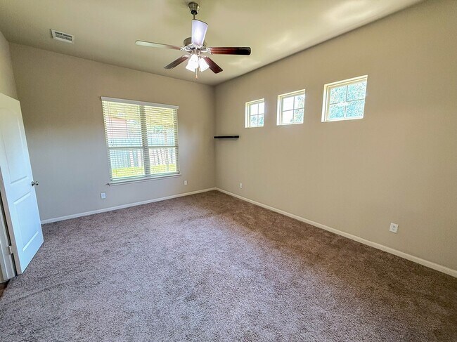 Building Photo - 117 Green Haven Dr